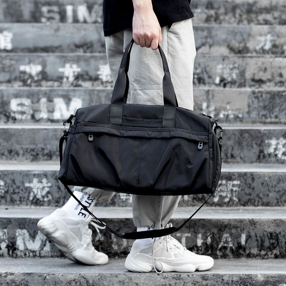Спортивная сумка с отделением для обуви модель 325-1 (Черная)
